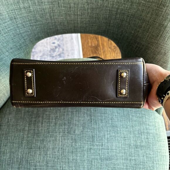 Dooney & Bourke Vintage Crocodile crossbody handle bag.  Dark brown - GUC. - Picture 5 of 13